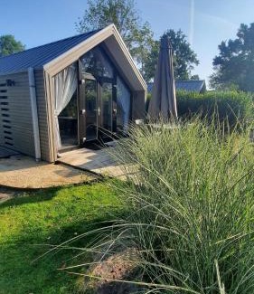 Hulshorst Ski Chalet | Das Holland Beachhouse, modern eingerichtet, in schöner Lage am Veluwemeer, inklusive Garten, Terrasse am Wasser, Parkplatz und WLAN