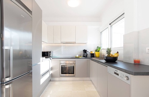 Galatsi Apartment | Das Lichtdurchflutete Penthouse in Athen