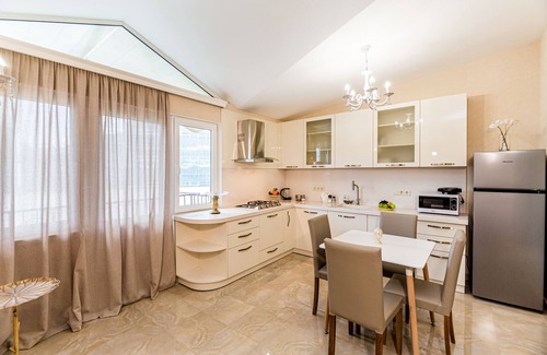 mtatsminda Apartment | Dat Exx on Freedom Square