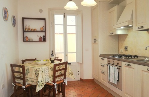 Prato Apartment | Datini Apartment in Tuscany (2 room 4 people - WIFI - TERRACE - GARAGE)