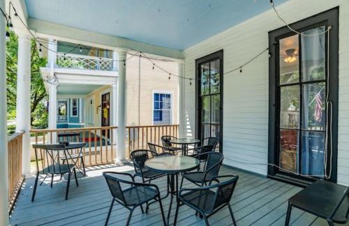 Mobile Apartment | Dauphin District Darling-4 Apartments-FullBuilding