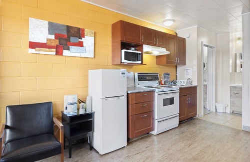 Dauphin Hotel | Dauphin Inn Express
