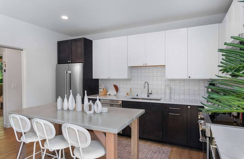 Minor House | Dave's Sweet Suite - 84 Walkscore!
