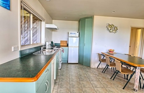 Coopers Beach Apartment | DAVINAS - Beach-front Holiday Apartment