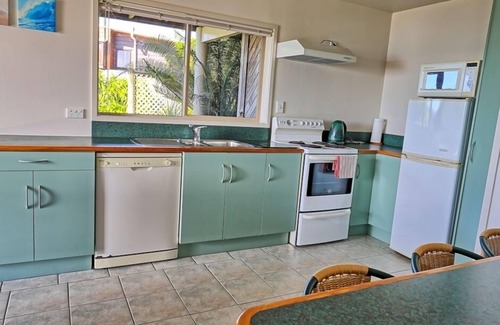Coopers Beach Apartment | DAVINAS - Beach-front Holiday Apartment