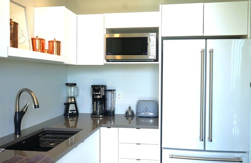 Davis Bay Apartment | Davis Bay suite 1 bed, 1 bath, Air conditioning, gas tiki torches