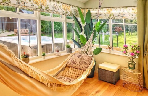 Broad Oak Apartment | Daweswood Guest Suite - luxury retreat & hot tub.