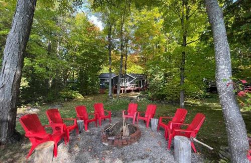 Hastings Highlands House | Dawson Loop Inn 3BR Lakefront Chalet Style Cottage