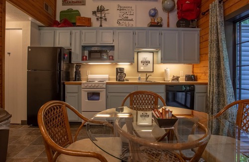 Table Rock Cabin | Day Dreamer 2 Bedroom Duplex by RedAwning