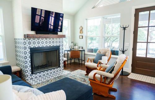 Dripping Springs House | Day Drippin' Farm-stay