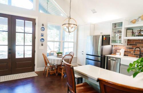 Dripping Springs House | Day Drippin' Farm-stay
