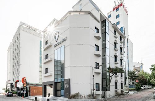 Kunip Hotel | Day One Stay