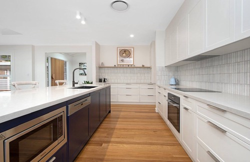 Pearl Beach House | Daybreak Cottage by HolidayCo.