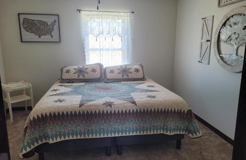 Lingle House | Daydreamers Guest Ranch Suite