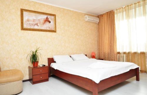 Dniprovs'kyi District Apartment | Dayflat Apartments on the Left Bank