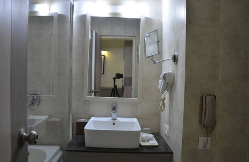 Shahjahanpur Hotel | Days Hotel by Wyndham Neemrana Jaipur Highway