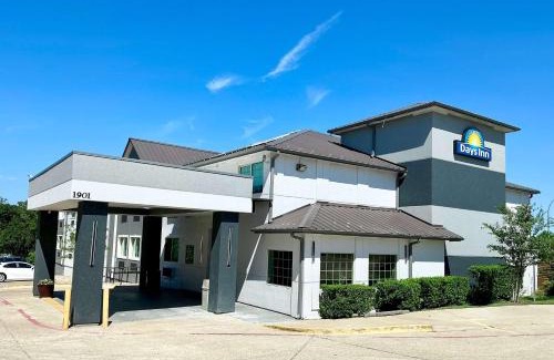South Arlington Hotel | Days Inn by Wyndham Arlington