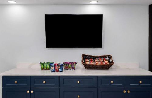 Woodlawn Hotel | Days-Inn by Wyndham Baltimore Northwest