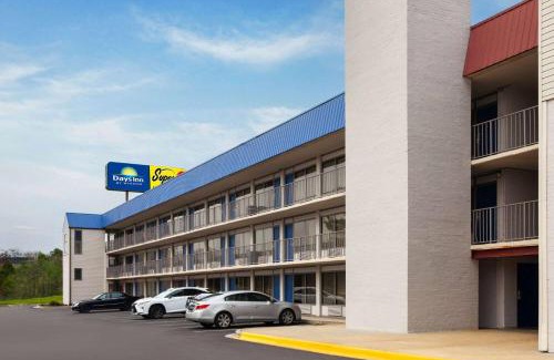 Woodlawn Hotel | Days-Inn by Wyndham Baltimore Northwest