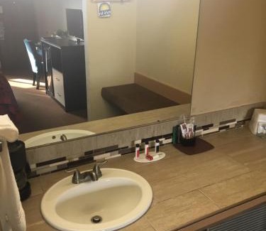 Orchard District Hotel | Days Inn by Wyndham Bend