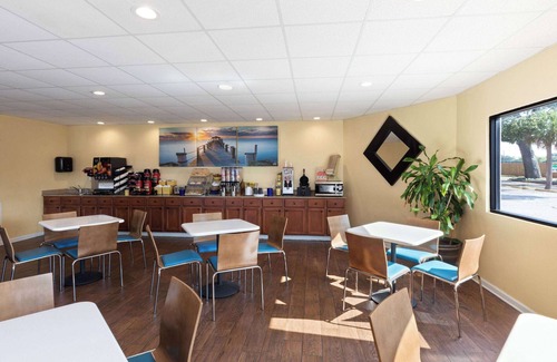 Biloxi Hotel | Days Inn by Wyndham Biloxi Beach