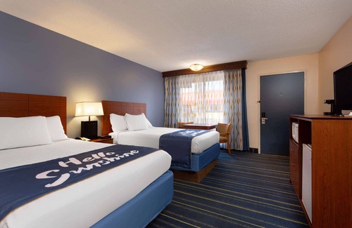 Breezewood Hotel | Days Inn by Wyndham Breezewood