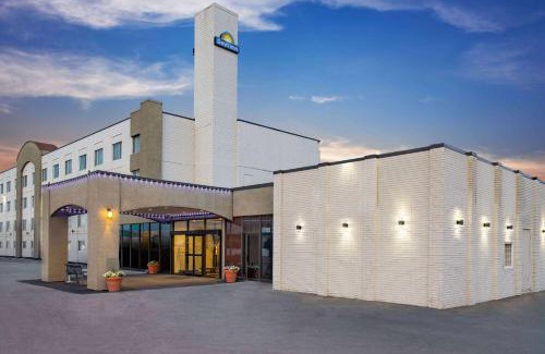 East Kootenay Hotel | Days Inn by Wyndham Cranbrook Conference Centre