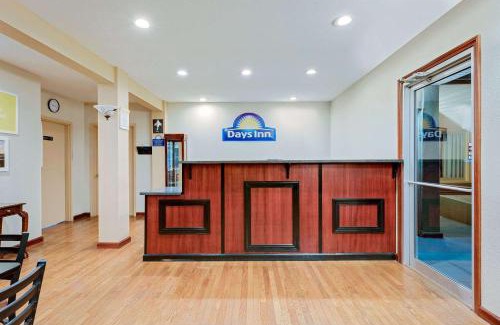 Kingmont Hotel | Days Inn by Wyndham Fairmont