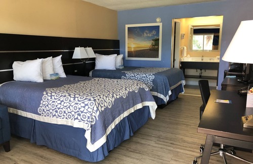 San Carlos Park Hotel | Days Inn by Wyndham Fort Myers Springs Resort