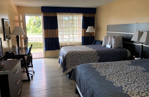 San Carlos Park Hotel | Days Inn by Wyndham Fort Myers Springs Resort