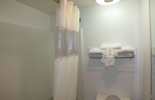 Castleton Hotel | Days Inn by Wyndham Indianapolis Northeast