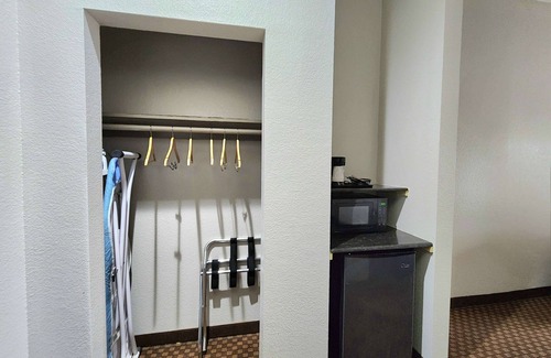 Clear Lake Shores Hotel | Days Inn by Wyndham Kemah