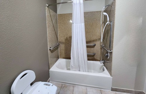 Clear Lake Shores Hotel | Days Inn by Wyndham Kemah