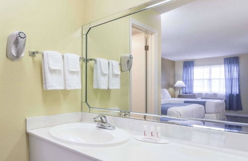 Madison Hotel | Days Inn by Wyndham Madison