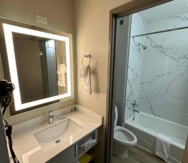 Mandan Hotel | Days Inn by Wyndham Mandan Bismarck Area