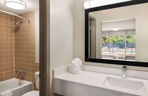 McComb Hotel | Days Inn by Wyndham McComb MS