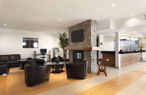 Saint-Leonard Hotel | Days Inn by Wyndham Montreal East