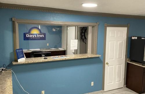 Pratt Hotel | Days Inn by Wyndham Pratt