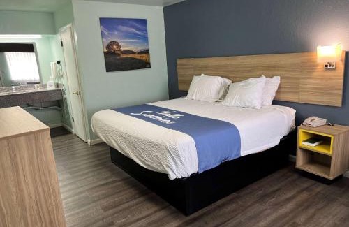 Pratt Hotel | Days Inn by Wyndham Pratt