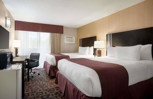 Sylvan Lake Hotel | Days Inn by Wyndham Sylvan Lake