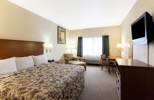 Southside Hotel | Days Inn by Wyndham San Antonio at Palo Alto