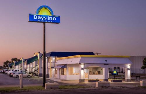 Salina Hotel | Days Inn by Wyndham Salina South