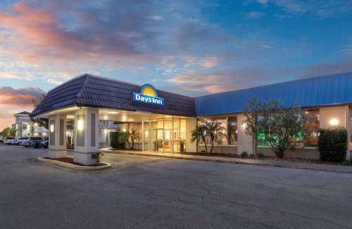 Titusville Hotel | Days Inn by Wyndham Titusville Kennedy Space Center