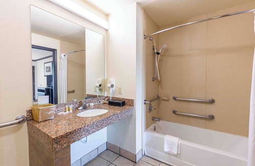South Oklahoma City Hotel | Days Inn by Wyndham Oklahoma City/Moore