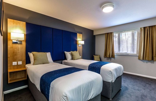 Chesterton Green Hotel | Days Inn by Wyndham Warwick North M40
