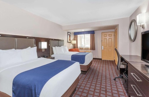 Woodbury Hotel | Days Inn by Wyndham Woodbury Long Island