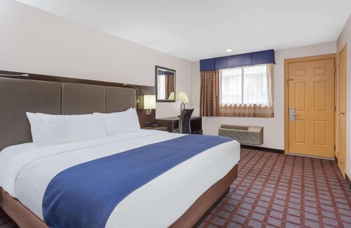 Woodbury Hotel | Days Inn by Wyndham Woodbury Long Island
