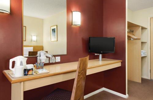Chesterton Green Hotel | Days Inn Hotel Warwick South - Southbound M40