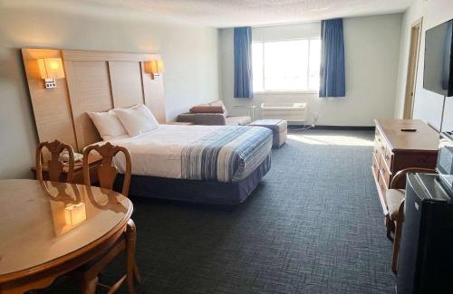 Williamsburg Hotel | Days Inn & Suites by Wyndham Williamsburg IA North