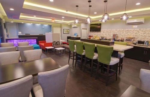 Port Arthur Hotel | Days Inn & Suites by Wyndham Port Arthur